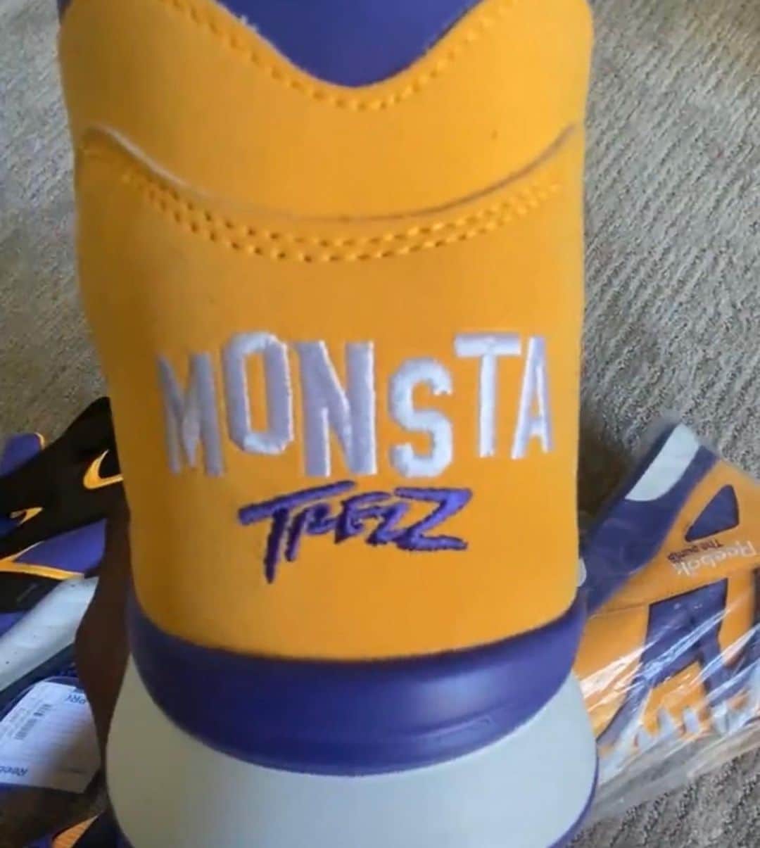Nice Kicksさんのインスタグラム写真 - (Nice KicksInstagram)「Montrezl Harrell debuts his Reebok “Monsta Pump” PE in @lakers colors 💜💛 @nicekickshoops」2月21日 9時36分 - nicekicks