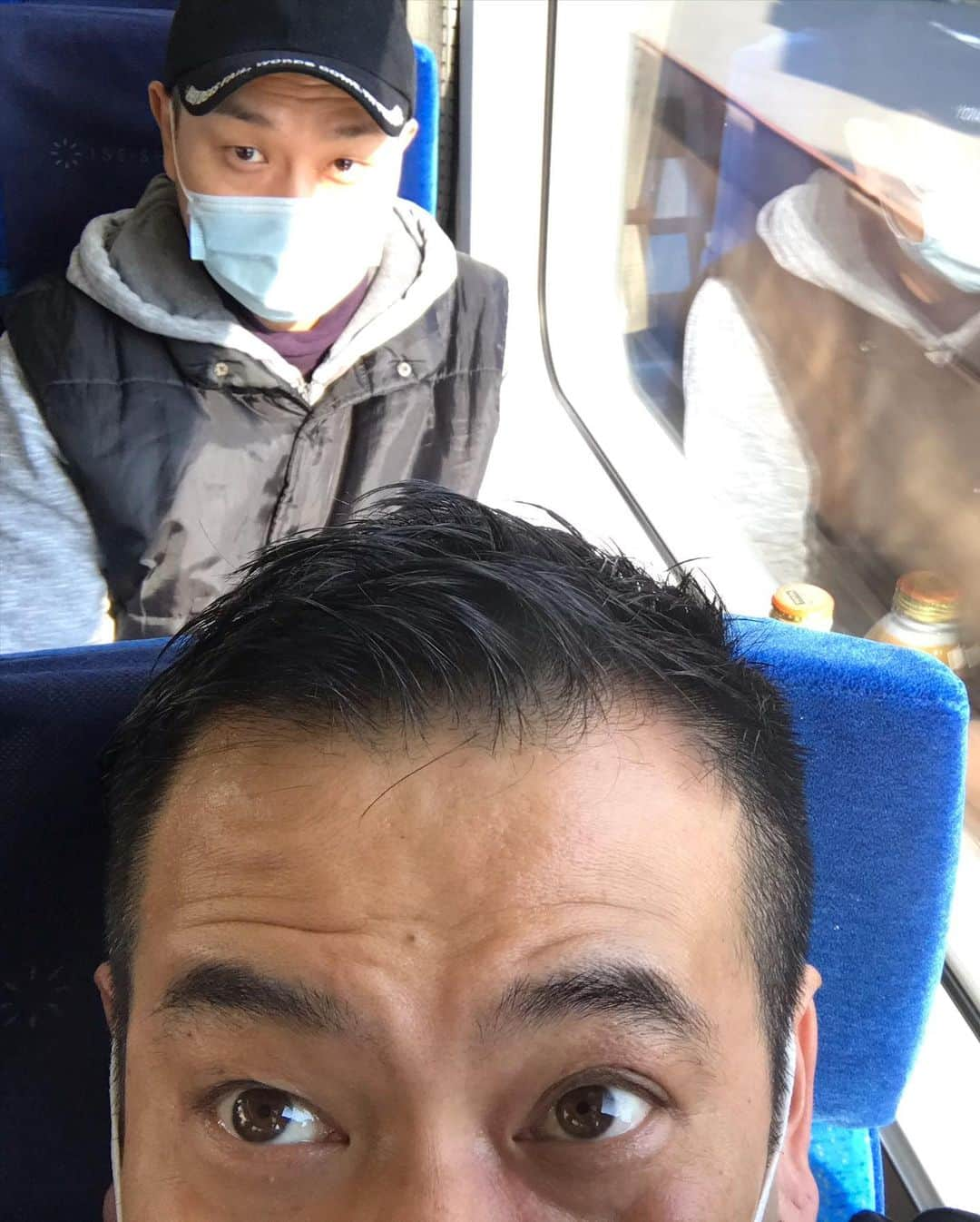 笑福亭鉄瓶さんのインスタグラム写真 - (笑福亭鉄瓶Instagram)「おはようございます。  今日は伊勢市で初めての独演会！  心強い！？同行者がいます。  お越しいただく皆様よろしくお願いいたします。  まだお席に余裕があります。 ご近所の方、ふらっとお越しを。  13:30開演 シンフォニアテクノロジー響ホール伊勢(伊勢市観光文化会館)  #笑福亭鉄瓶 #上方落語 #笑福亭呂好 #伊勢市 #シンフォニアテクノロジー響ホール伊勢」2月21日 9時42分 - teppeishoufukutei