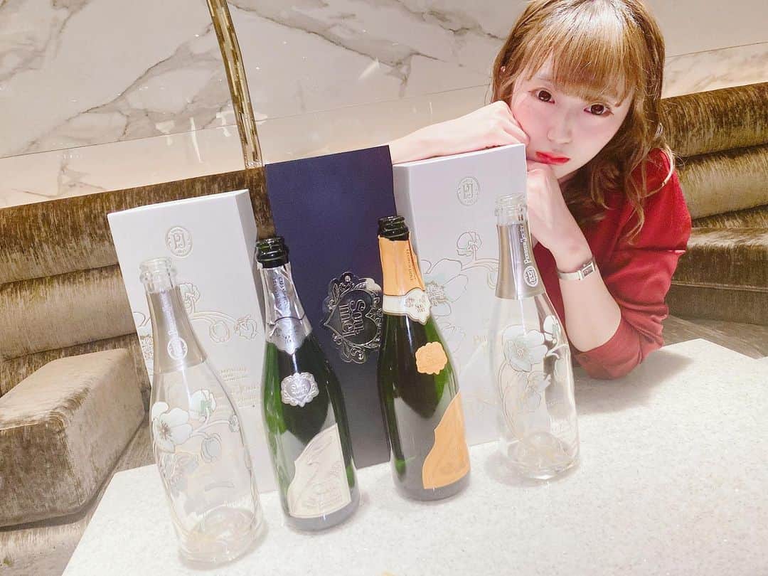 麻衣愛のインスタグラム：「実質3日目で120万ごえの会計ありがとうございます（ ; ; ） 幸せすぎる、、、💦（ ; ; ）あげられへんかったのもあるから残念💦 #ブロンドブラン #ソウメイ #港区」