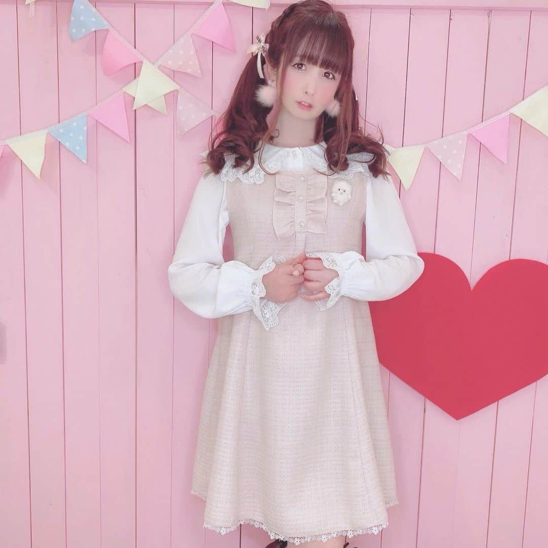 伊藤芽衣さんのインスタグラム写真 - (伊藤芽衣Instagram)「いつの日かの﻿ カワスタでのめいち…♡﻿ ﻿ トップス＊﻿ AnkRougeさん♡﻿ （@ankrouge_official ）﻿ ﻿ ワンピース＊﻿ LODISPOTTOさん♡﻿ （@lodispotto_official ）﻿ ﻿ ブローチ＊﻿ ふわふわりんさん♡﻿ （@fu_fuwari ）﻿  ピアス＊ ゆめぐっず♡ ﻿ ♡♡♡♡♡﻿ ﻿ #ラフォーレ原宿　#カワスタ﻿ #ガーリーファッション　#ガーリーコーデ﻿ #アンクルージュ　#ankrouge﻿ #ロディスポット　#lodispotto ﻿ #ハンドメイド　#ハンドメイドアクセサリー﻿ #handmade #ツインテール﻿ #ヘアアレンジ」2月21日 9時51分 - itoumei