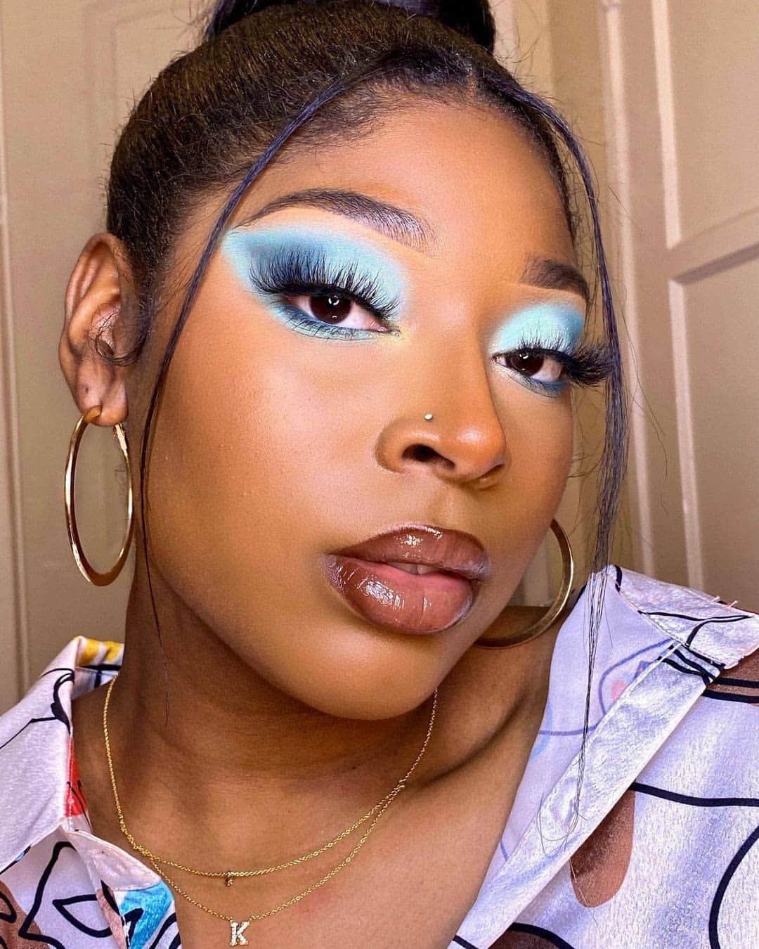 NYX Cosmeticsさんのインスタグラム写真 - (NYX CosmeticsInstagram)「@kamillegregory swipes on our Butter Gloss in 'Praline' to complete this minty #MOTD 💋💙 • #nyxcosmetics #nyxprofessionalmakeup #crueltyfreebeauty #veganformula」2月21日 9時58分 - nyxcosmetics