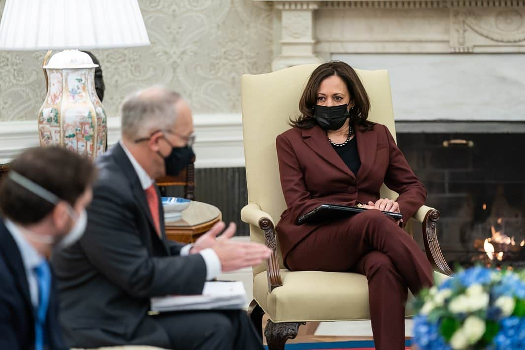 The White Houseさんのインスタグラム写真 - (The White HouseInstagram)「Today marks one month since President Biden and Vice President Harris took office. And during that month they’ve worked tirelessly to turn the page on the pandemic, jumpstart our economy, and tackle the crises we face.」2月21日 10時02分 - whitehouse