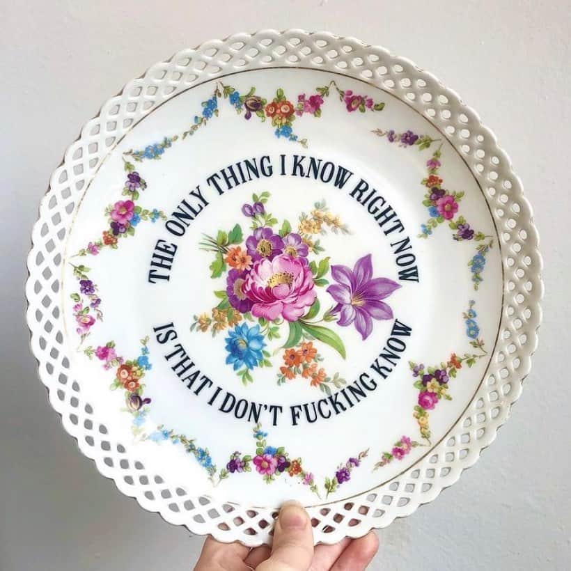 Tainá Müllerのインスタグラム：「O novo “só sei que nada sei”. Sócrates influencer dos influencers.  Arte: @marimarki」