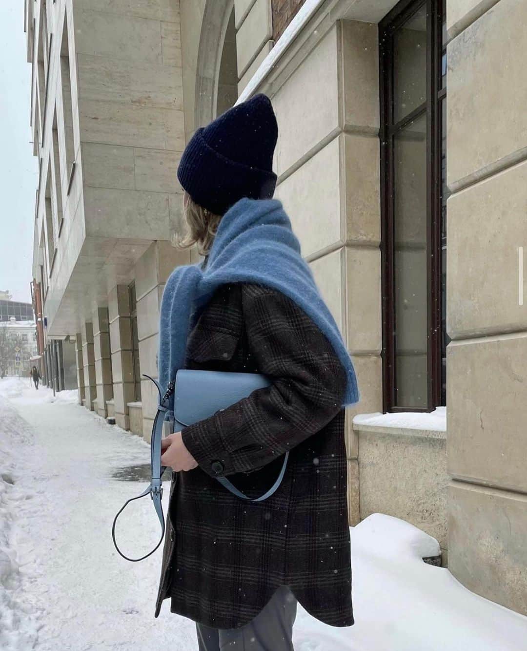 ボトキエのインスタグラム：「Loves a good color coord situation 💙 @ritamaslova_」