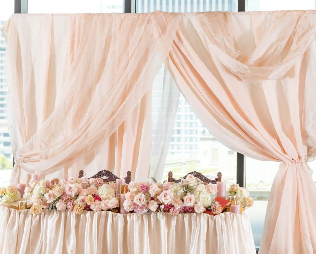 東京會舘本舘ウエディングさんのインスタグラム写真 - (東京會舘本舘ウエディングInstagram)「@tokyokaikan_wedding .——————————. * 淡いピンクを基調とした高砂装飾と 会場内に降り注ぐ光が、空間をより華やかに。 いつまでも心に残る ウエディングパーティを叶えませんか？ * .——————————. #東京會舘 #tokyo #関東花嫁 #weddingdress #東京花嫁 #wedding #高砂 #高砂装飾 #プレ花嫁 #卒花 #結婚式場 #日本中のプレ花嫁さんと繋がりたい #結婚式準備 #ウェディングレポ #ブライダルフェア #チャペル #結婚式 #パーティ #披露宴 #weddingparty #東京 #大正ロマン #ウェディング #会場コーディネート #披露宴会場 #披露宴 #会場装飾 #門田沙由香 #日比谷花壇 #ウェディングフワラーコーディネーター」2月21日 10時24分 - tokyokaikan_wedding