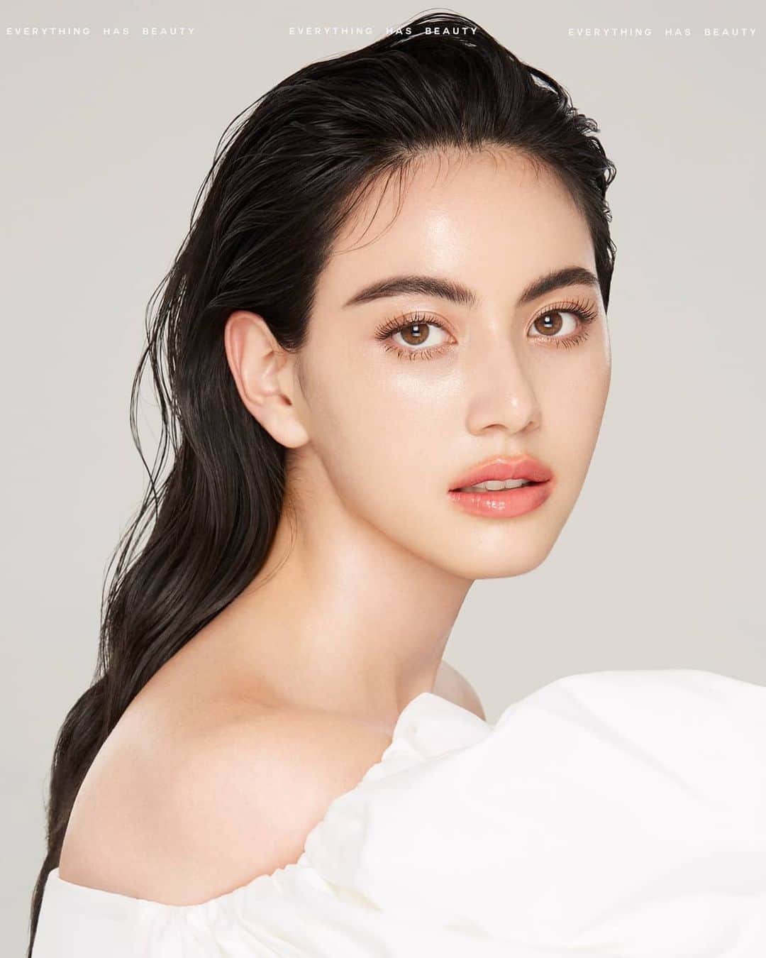 マイ・ダーウィカーのインスタグラム：「glow ✨ #everythinghasbeauty.bkk」