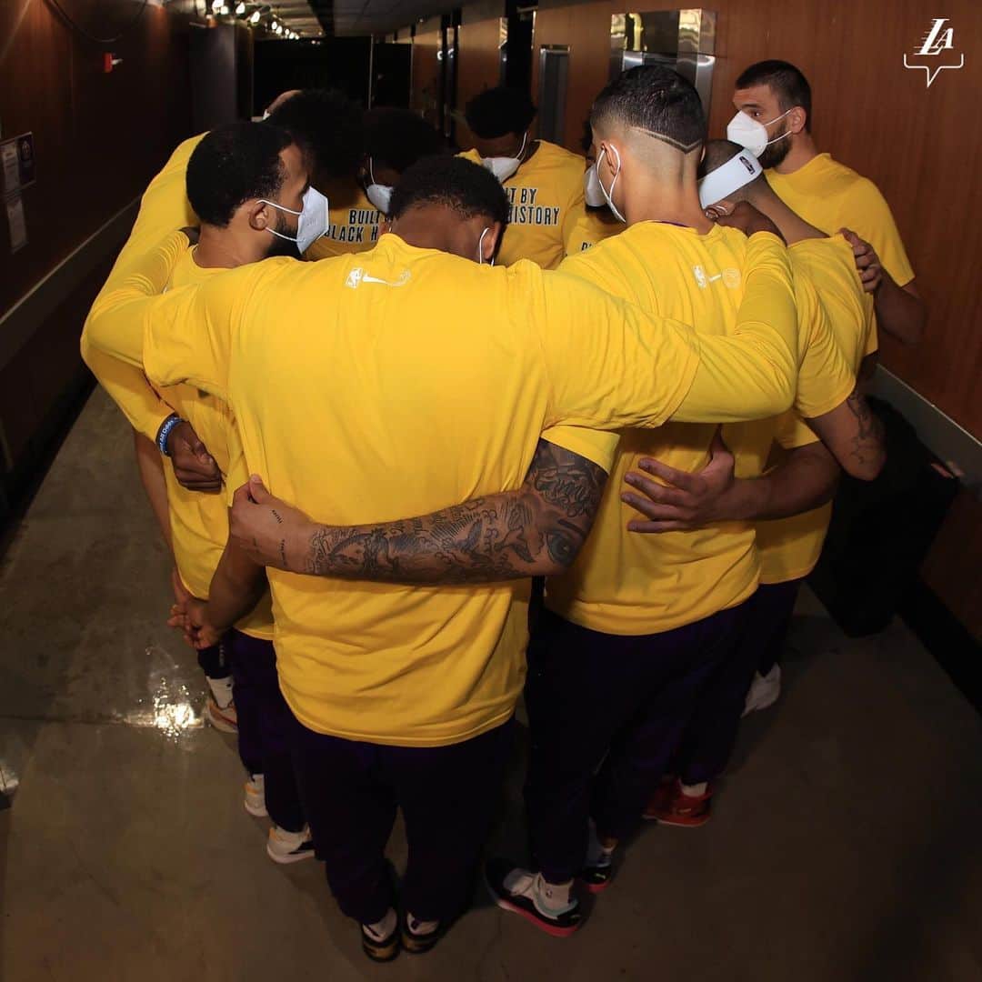 Los Angeles Lakersさんのインスタグラム写真 - (Los Angeles LakersInstagram)「Ready for the rematch. #LakersFamily」2月21日 10時32分 - lakers