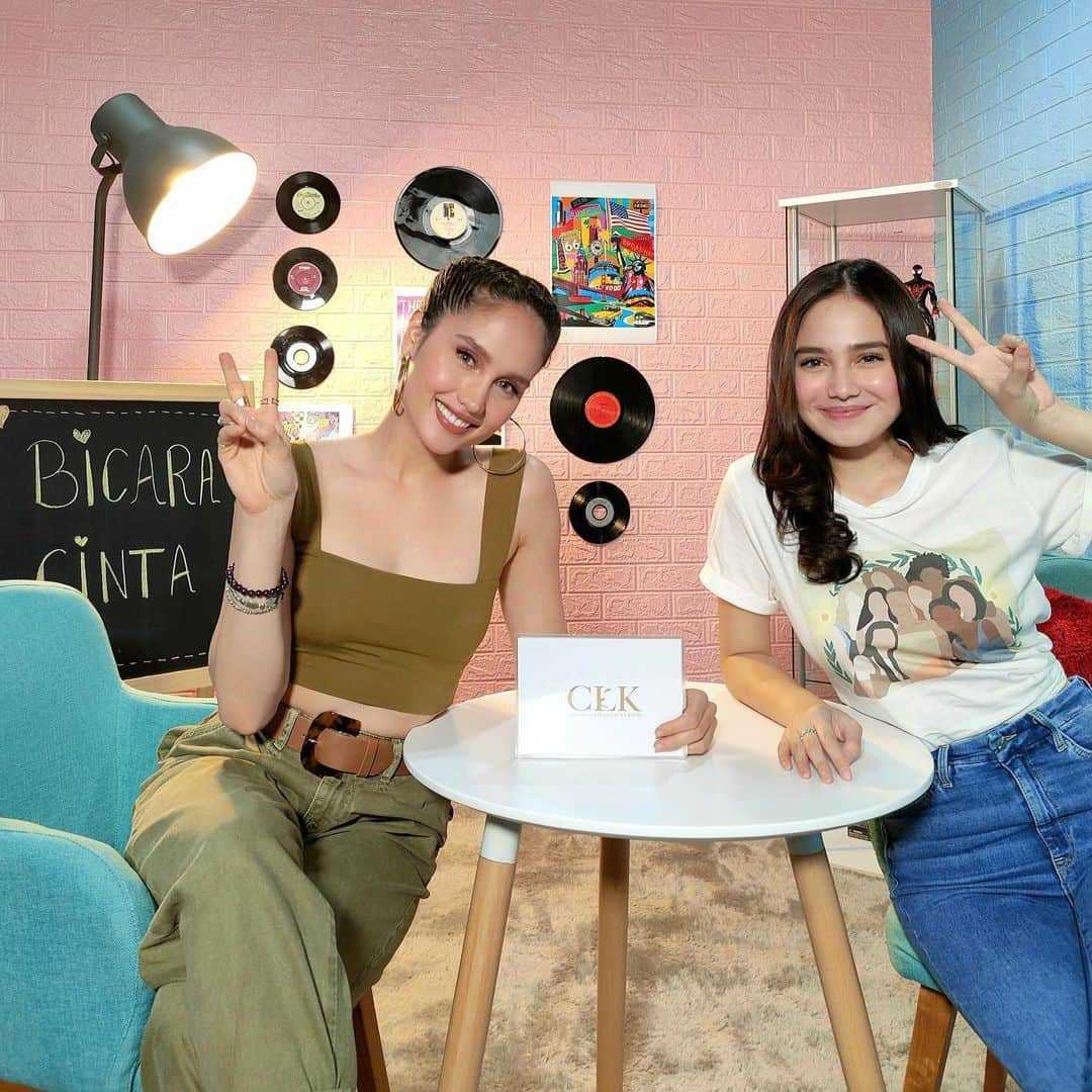 Cinta Lauraさんのインスタグラム写真 - (Cinta LauraInstagram)「Asik banget bisa ngobrol sama cewek cantik, baik dan pinter satu ini. 💕 Thank you for stopping by @syifahadjureal! 🤗 • Episode 2 BICARA CINTA akan tayang jam 11 nanti di YouTube channelnya @puella.official! Don’t miss it! ✨ • Happy Sunday!  #cintalaurakiehl #bicaracinta #puellaid」2月21日 10時32分 - claurakiehl