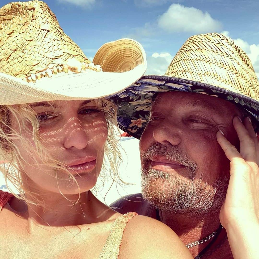 のインスタグラム：「I love you with my whole heart @rainhannah ♥️」