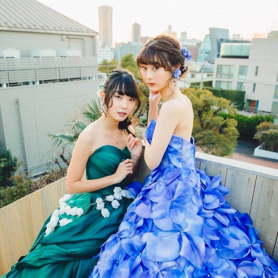 ♡プラコレWedding·⋆*さんのインスタグラム写真 - (♡プラコレWedding·⋆*Instagram)「@placolewedding【#DRESSY花嫁 】 【#プラコレ】をつけて投稿&フォローしてね♩ . ＝＝＝＝＝＝＝＝ . どれも素敵すぎる 葉菜桜花子（@hanacotoba_jp）さまの 花言葉ドレス（@flowery__fields）👗💕  カバーは 『幸せが訪れる』が 花言葉の #スズランドレス と 『強い絆で結ばれる』が花言葉の #紫陽花ドレス です💐 . ＝＝＝＝＝＝＝＝ 👗Photo by... 1〜2枚目＞@yukimi_mitoさん 3枚目＞@toshihiro.iidaさん 4枚目＞@hokawakanonnさん 5枚目＞@i._am_sarahさん ＝＝＝＝＝＝＝＝ 『#DRESSY花嫁』『#プラコレ』の ハッシュタグをつけて写真をUPしてね✦ 花嫁アプリ『DRESSY by プラコレ』の 記事に掲載＆リグラムされるかも♩ . みなさまからのいいねや保存 コメントをお待ちしています♥ 「このウェディングドレス可愛い！」 「ヘアスタイルも気になる！！」 「今の花嫁さんの流行りは！？」etc. . ＝＝＝＝＝＝＝＝ 花嫁アプリでは、 プロのアドバイザーに結婚式の相談を何度でも♡ ウェディングドレスの記事や、 自分のウェディングレポを残せちゃう♡” . ＞＞＞TOPのURLからcheck ⋈ @placolewedding ＞＞＞結婚のご相談は プラコレウェディングアドバイザーへ♡ @wedding_adviser ＞＞＞ウェディングレポを残したいなら、 farny by プラコレをcheck ✎ @farny_wedding ＞＞＞ウェディングアイデア＆DIYは ドレシーアイデアcheck ❁ @dressy_idea >>>素敵なドレスに出会いたい花嫁さま♡ @dressyonline_をcheck . ＝＝＝＝＝＝＝＝＝＝＝＝＝＝＝＝ . #プレ花嫁 #卒花 #花嫁 #卒花嫁 #結婚 #結婚式 #試着レポ #farnyレポ #2021秋婚 #2021春婚 #ウェディングドレス #花 #flowers #はな言葉 #花言葉 #花言葉ドレス #スズラン #鈴蘭 #紫陽花　#あじさい  #花嫁コーディネート #ドレス迷子 #ドレス試着 #カラードレス」2月21日 10時43分 - placole_dressy