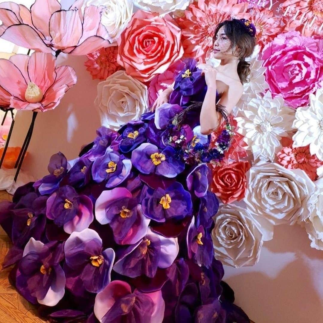 ♡プラコレWedding·⋆*さんのインスタグラム写真 - (♡プラコレWedding·⋆*Instagram)「@placolewedding【#DRESSY花嫁 】 【#プラコレ】をつけて投稿&フォローしてね♩ . ＝＝＝＝＝＝＝＝ . どれも素敵すぎる 葉菜桜花子（@hanacotoba_jp）さまの 花言葉ドレス（@flowery__fields）👗💕  カバーは 『幸せが訪れる』が 花言葉の #スズランドレス と 『強い絆で結ばれる』が花言葉の #紫陽花ドレス です💐 . ＝＝＝＝＝＝＝＝ 👗Photo by... 1〜2枚目＞@yukimi_mitoさん 3枚目＞@toshihiro.iidaさん 4枚目＞@hokawakanonnさん 5枚目＞@i._am_sarahさん ＝＝＝＝＝＝＝＝ 『#DRESSY花嫁』『#プラコレ』の ハッシュタグをつけて写真をUPしてね✦ 花嫁アプリ『DRESSY by プラコレ』の 記事に掲載＆リグラムされるかも♩ . みなさまからのいいねや保存 コメントをお待ちしています♥ 「このウェディングドレス可愛い！」 「ヘアスタイルも気になる！！」 「今の花嫁さんの流行りは！？」etc. . ＝＝＝＝＝＝＝＝ 花嫁アプリでは、 プロのアドバイザーに結婚式の相談を何度でも♡ ウェディングドレスの記事や、 自分のウェディングレポを残せちゃう♡” . ＞＞＞TOPのURLからcheck ⋈ @placolewedding ＞＞＞結婚のご相談は プラコレウェディングアドバイザーへ♡ @wedding_adviser ＞＞＞ウェディングレポを残したいなら、 farny by プラコレをcheck ✎ @farny_wedding ＞＞＞ウェディングアイデア＆DIYは ドレシーアイデアcheck ❁ @dressy_idea >>>素敵なドレスに出会いたい花嫁さま♡ @dressyonline_をcheck . ＝＝＝＝＝＝＝＝＝＝＝＝＝＝＝＝ . #プレ花嫁 #卒花 #花嫁 #卒花嫁 #結婚 #結婚式 #試着レポ #farnyレポ #2021秋婚 #2021春婚 #ウェディングドレス #花 #flowers #はな言葉 #花言葉 #花言葉ドレス #スズラン #鈴蘭 #紫陽花　#あじさい  #花嫁コーディネート #ドレス迷子 #ドレス試着 #カラードレス」2月21日 10時43分 - placole_dressy