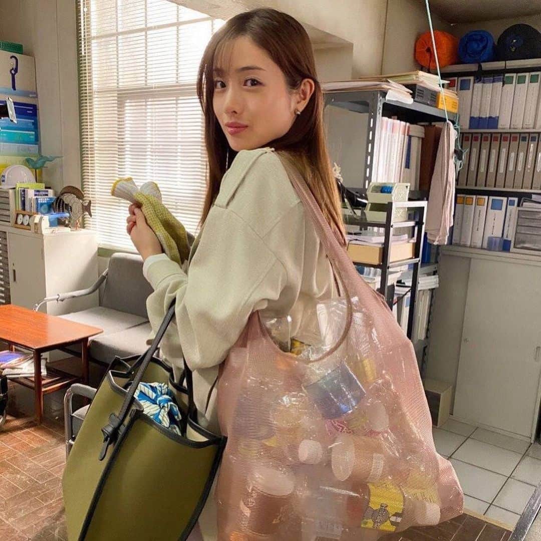 石原さとみのインスタグラム：「地球に優しい…🌍 #恋はdeepに #石原さとみ #大人キュン」