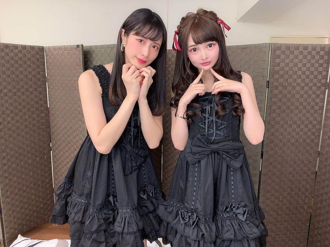 跡美しゅりのインスタグラム：「ｷｬｯｷｬ！  中条カノンちゃん @nakajo_kanon と♡  スタイル抜群で笑顔が超絶可愛いカノンちゃん...♡  #AV女優 #跡美しゅり #中条カノン」