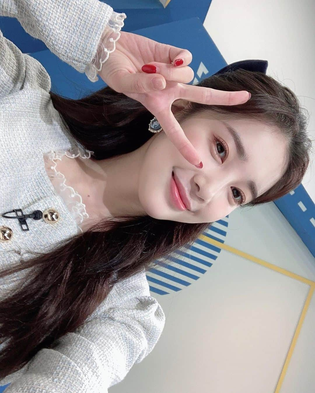 Aprilのインスタグラム：「[#채경] 기다렸습니다 공주님✨ 한 주 쉬고 돌아온 위클리 차이나우🤍 잠시 후 12시에 만나요❕  #APRIL #에이프릴 #윤채경 #중화TV #위클리_차이나우」