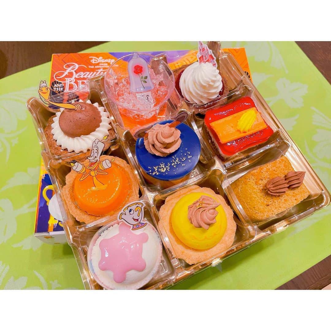 西脇彩華さんのインスタグラム写真 - (西脇彩華Instagram)「＊ きゃーーーーーー💘😭🎀 まってた、まってたよ。👼 だいすきなコージーコーナーさまとだいすきな美女と野獣のコラボ。 奇跡でしかない🌈😢🕊✨ たのしくてかわいくておいしい 幸♡でした！ ・ つぎはアリエルねらってる…😩💕🐚💎✨笑 ・ #japan #tokyo #cafe #coffee #sweets #cake #dessert #disney #beautyandthebeast #collaboration #sweetstagram #desserttime #coffeetime #teatime #afternoontea #love #cute #yummy #goodtimes #コージーコーナー #ディズニー  #美女と野獣 #コラボ #ケーキ #スウィーツ #デザート あらゆるケーキ屋さんで食べたけど、何周かしてコージーコーナーってやっぱ最強だとおもう🍰💘😂😂😂」2月21日 11時10分 - chapon_930