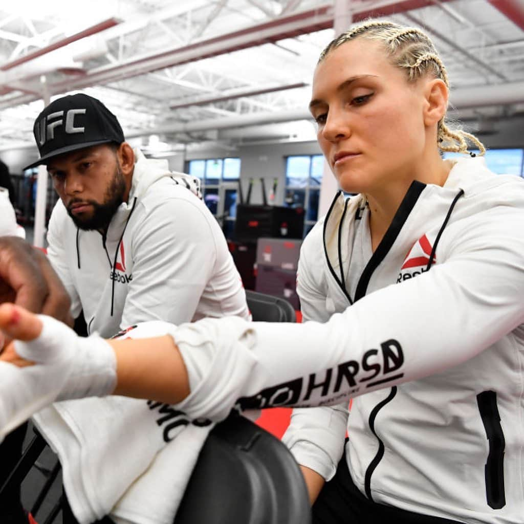 UFCさんのインスタグラム写真 - (UFCInstagram)「Just moments away from making that walk 👊 #UFCVegas19」2月21日 11時22分 - ufc