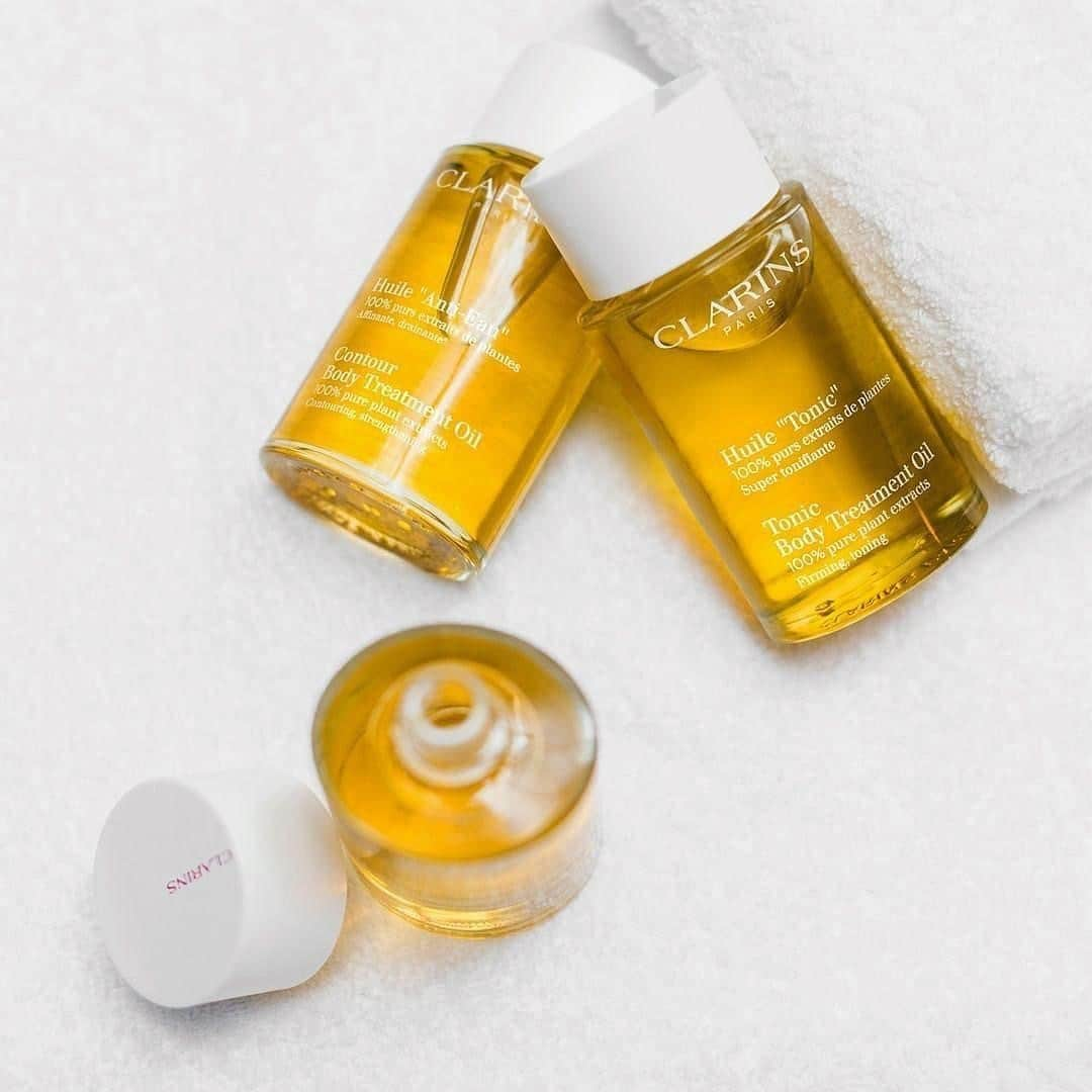 Clarins Canadaさんのインスタグラム写真 - (Clarins CanadaInstagram)「3 Body Oils with 100% plant extracts to pamper your skin!⁣ 💛 Tonic Treatment Oil tones and improves skin elasticity and firmness.⁣ 💛 Contour Treatment Oil helps to reduce feelings of heaviness.⁣ 💛 Relax Treatment Oil soothes and relaxes while leaving skin supple and satin-soft.⁣ ___________⁣ Nos 3 Huiles Corps 100 % extraits de plantes sont aux petits soins avec votre peau !⁣ 💛 L’Huile “Tonic” tonifie et améliore l’élasticité et la fermeté de votre peau. ⁣ 💛 L’Huile “Anti-Eau” diminue les sensations de lourdeur pour des jambes légères et affinées.⁣ 💛 L'Huile “Relax” délasse et apaise tout en laissant la peau souple et satinée.⁣ .⁣ .⁣ .⁣ 📸 : @clarinsuk⁣ #Clarins #LiveBeautifully #Aromaphytocare #Aromatherapy」2月21日 11時15分 - clarinscanada