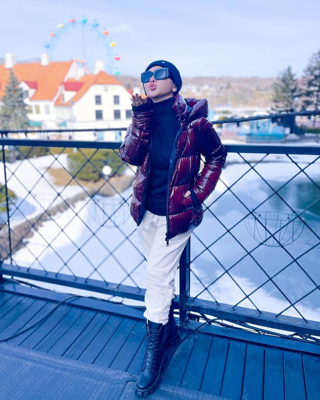 Syahriniのインスタグラム：「• Sending A Lots Of Kiss From Winter Wonderland !  ...  ~ 21.2.21 ~  ________________ 𝓢𝓨𝓡 ________________  #PrincesSyahrini #Winter_February21_2021 #winterwonderlandtheme」