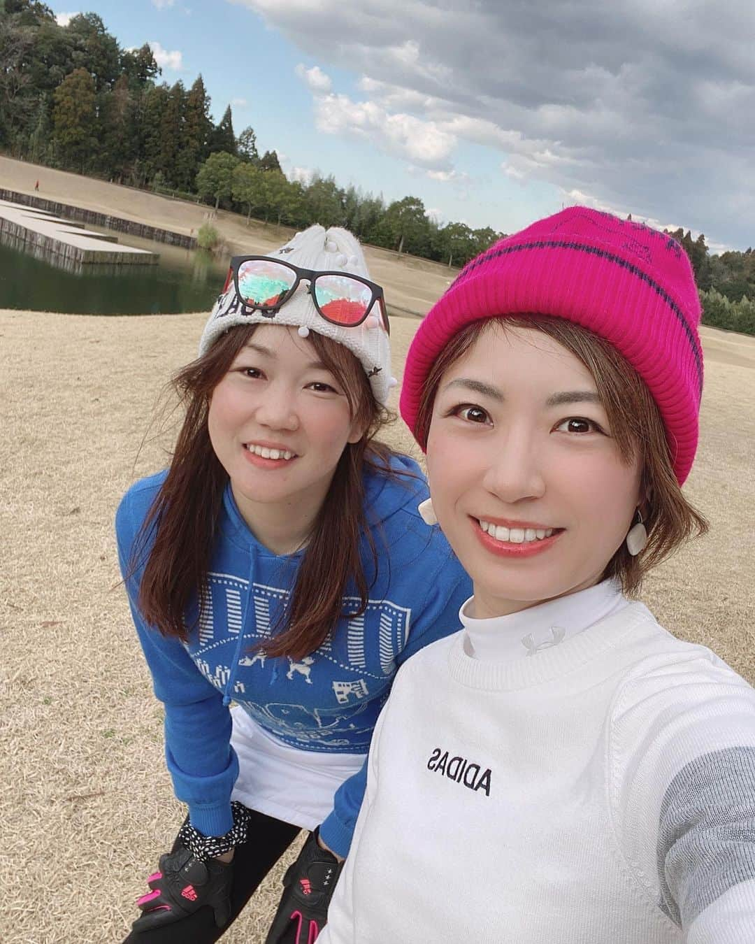 Alyssaさんのインスタグラム写真 - (AlyssaInstagram)「強風の中、さとみんお気に入りの #ついつい飛行機見ちゃうゴルフ場 こと #芝山ゴルフ倶楽部 に行ってきました⛳️✨  とても近くに見えるので、謎にテンションあがっちゃう🛩🤩💓  7番と8番の波型バンカーが名物だそうです😊 Googleマップにも、ちゃんと載ってました笑  さとみん、同伴者の皆様、楽しい一日をありがとうございました😊💓  #instagolf #golstagram #골프스타그램 ﻿﻿﻿#ゴルフ #golf #골프 #ゴルフ女子 #女子ゴルフ #さとみんカップ」2月21日 11時24分 - alyssa_golf