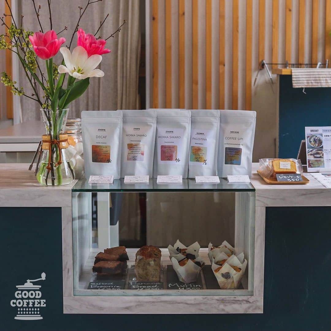 goodcoffeemeさんのインスタグラム写真 - (goodcoffeemeInstagram)「. ☕️ Good Coffee Crew Recommend Shop Info ☕️  【Coffee Up! KOBE ／ 兵庫・神戸】  GC Crew：@s.coffeehopping 「メルボルンでコーヒー文化に魅了され、現地でバリスタとして経験を積んだオーナーが2018年11月30日に地元神戸にオープン。アットホームな感じで温かく迎えてくれるお店で、ラテアート世界チャンピオンやドリップの日本チャンピオンなど、経験豊富なスタッフが好みの1杯を淹れてくれる贅沢さ。  何より惹かれるコンセプトが... 「”スペシャルティ”なんて言葉がついていますが、何か特別なものではなく、日常のものにしていただきたい…」とのこと。 本当にスペシャルティコーヒーを気軽に楽しめるコーヒーショップです。」  — 📍兵庫県神戸市中央区相生町5-10-21 🕘8:00〜18:00（土日祝：9:00〜18:00） 定休日：木曜日 —」2月21日 17時00分 - goodcoffeeme