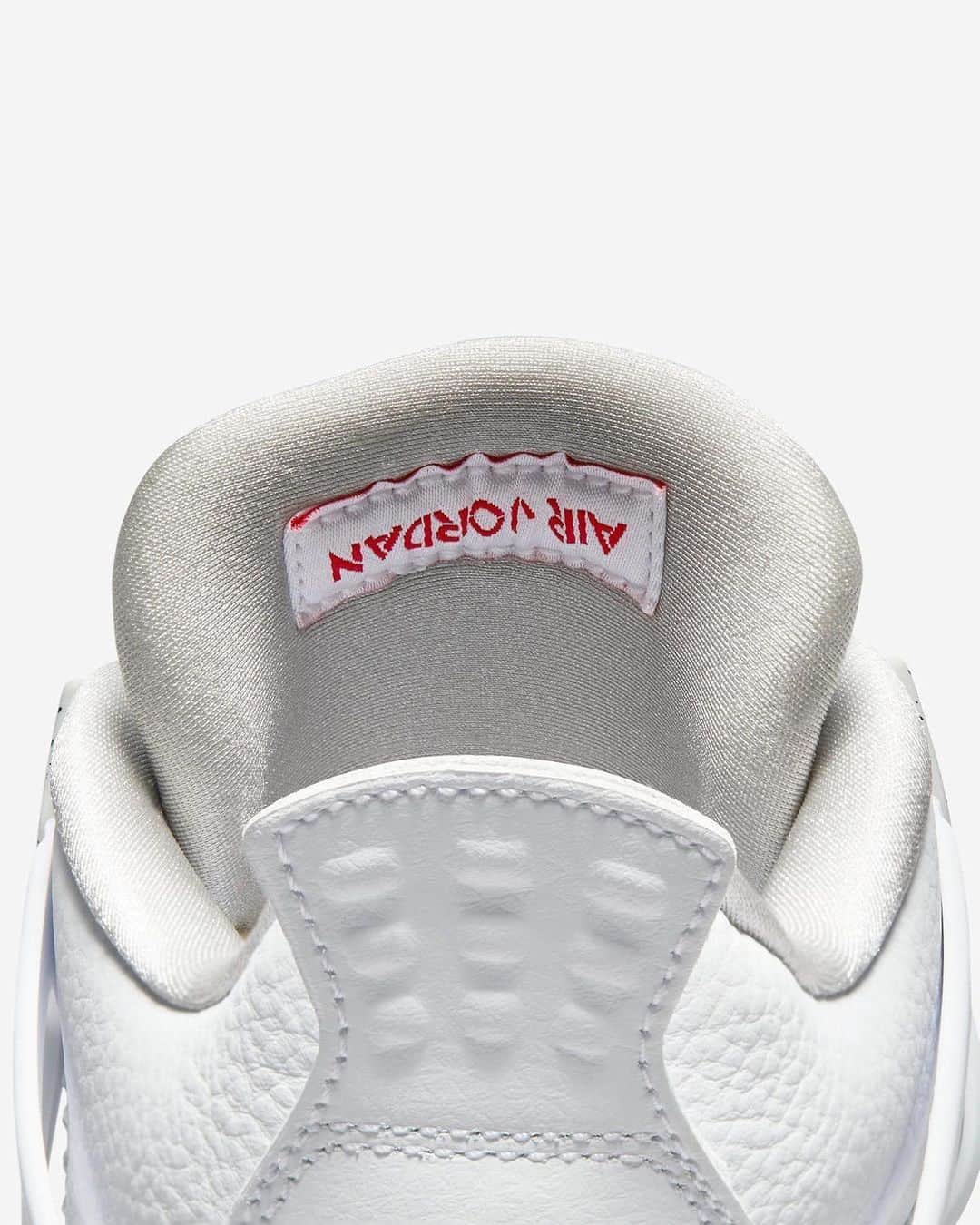 Nice Kicksさんのインスタグラム写真 - (Nice KicksInstagram)「Is the Air Jordan 4 “White Oreo” the must-cop sneaker of the spring? 🤔 🗓: May 29, 2021」2月21日 11時35分 - nicekicks