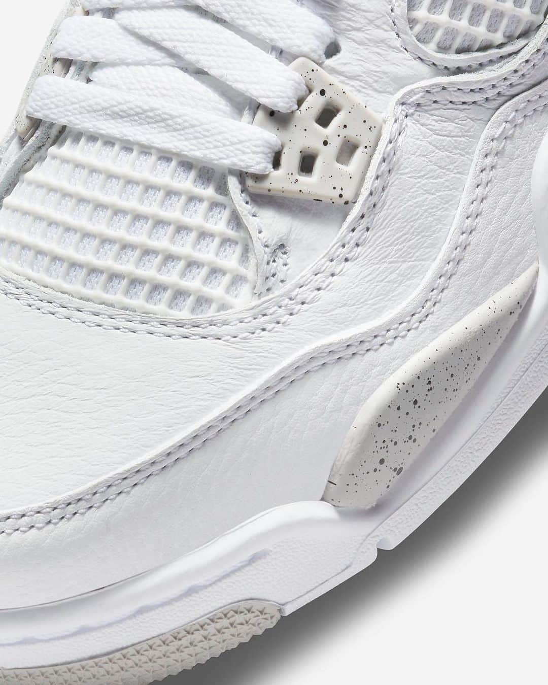 Nice Kicksさんのインスタグラム写真 - (Nice KicksInstagram)「Is the Air Jordan 4 “White Oreo” the must-cop sneaker of the spring? 🤔 🗓: May 29, 2021」2月21日 11時35分 - nicekicks