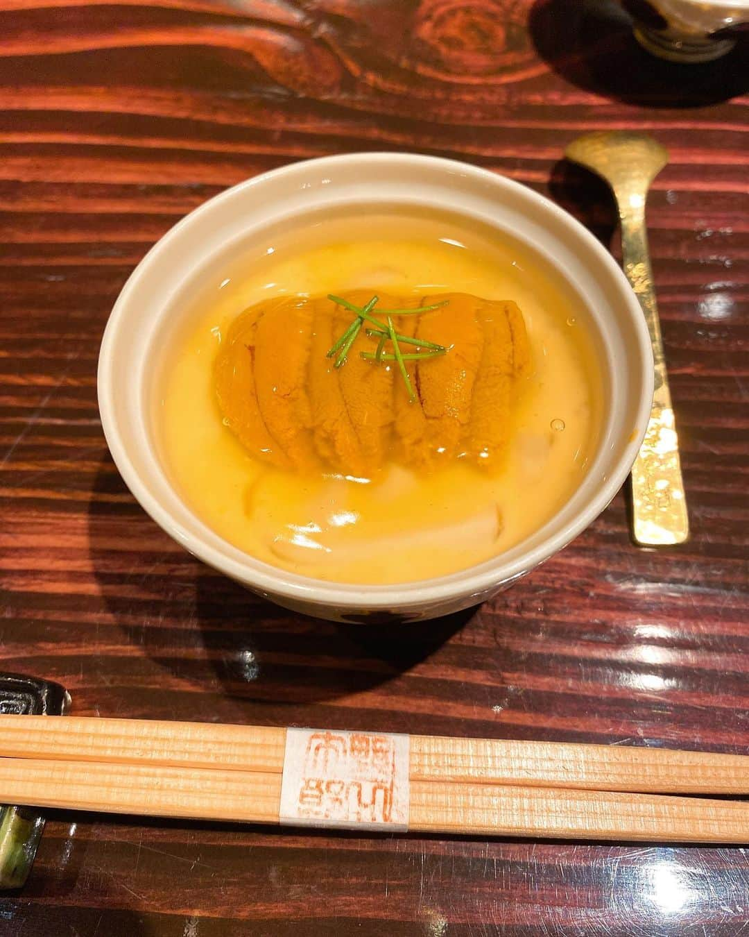 七菜香さんのインスタグラム写真 - (七菜香Instagram)「3回目の訪問。 毎回違う料理、毎回本当にどれもこれも美味しくて 幸せすぎる時間です。😌💓 この手羽先は本当に美味しくてたまらない🤤✨ 1本じゃ足りない！ってなります😂 載せきれない料理もあるくらい品数たくさんで お腹いっぱい胸いっぱいです😌👏🏻 ・ ・ ・ ・ ・ ・ ・ #food #foodstagram #yummyfood #japanesefood #japaneserestaurant #osaka #japan #recommended #instamood #instafood #instagood #野口太郎 #大阪グルメ #食テロ #大阪 #北新地 #美味しすぎる #ご馳走様でした🙏」2月21日 11時36分 - nanaka0118