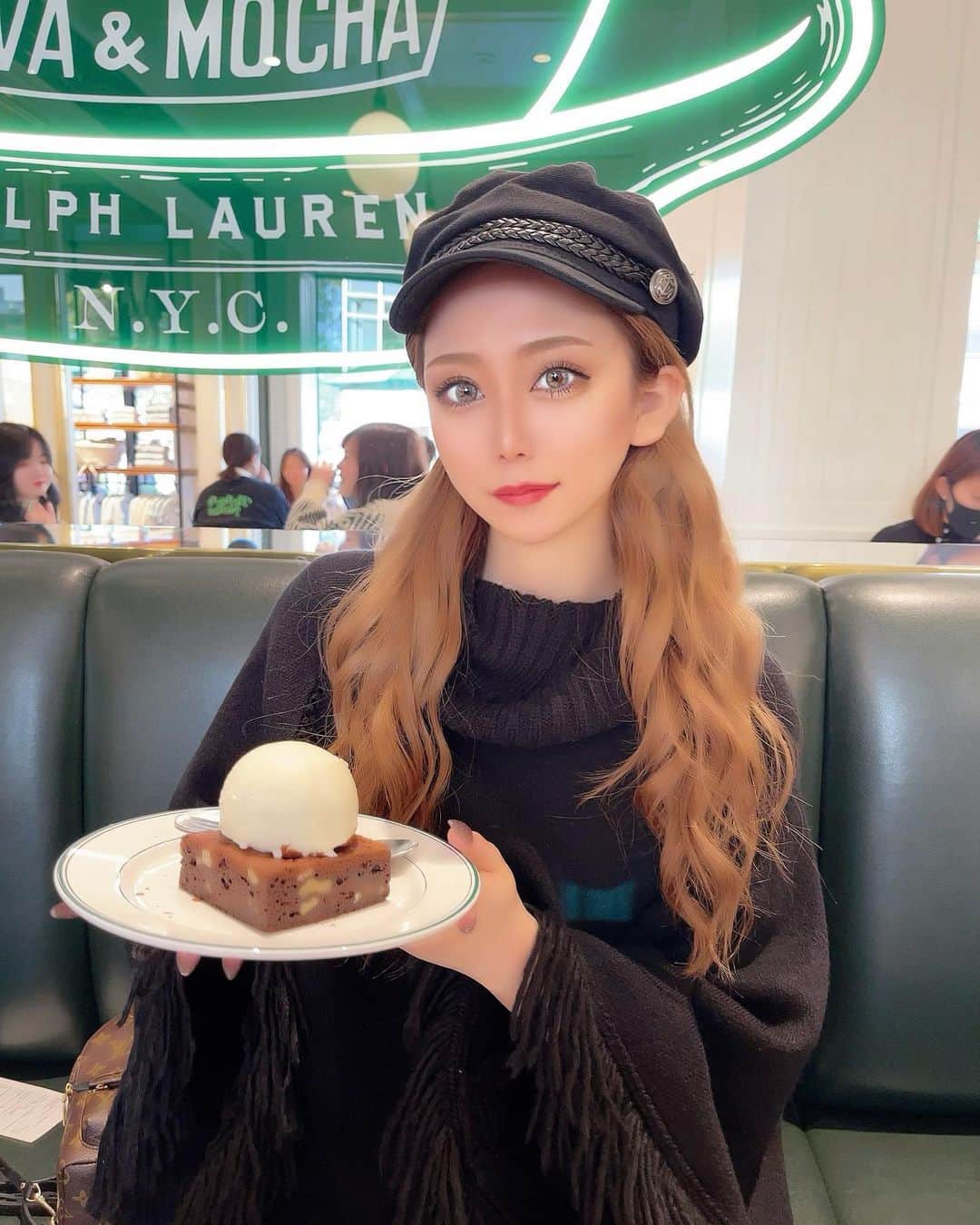 HIMEKAのインスタグラム：「. . ブラウニーバニラアイス乗せ🍫🍨 このカフェかわいい💚 . . #ralphscoffee #カフェ」
