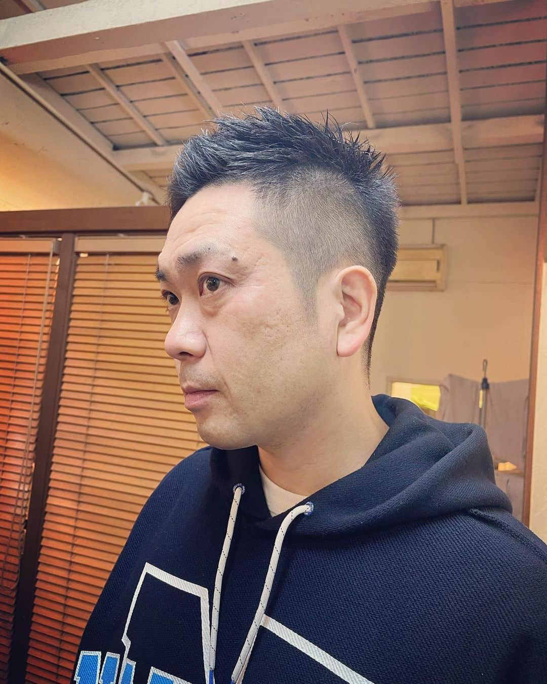 杉本知香さんのインスタグラム写真 - (杉本知香Instagram)「村田くん3回に一度くらいのペースでパーマ✂️✨ 阿部ちゃんバッサリ😆✂️✨  #中目黒美容室#タイムラプス #とろサーモン村田 #とろサーモン #村田秀亮  #アップダウン阿部#アップダウン#阿部浩貴 #桜の下で君と#2人芝居」2月21日 11時50分 - sugimotoc