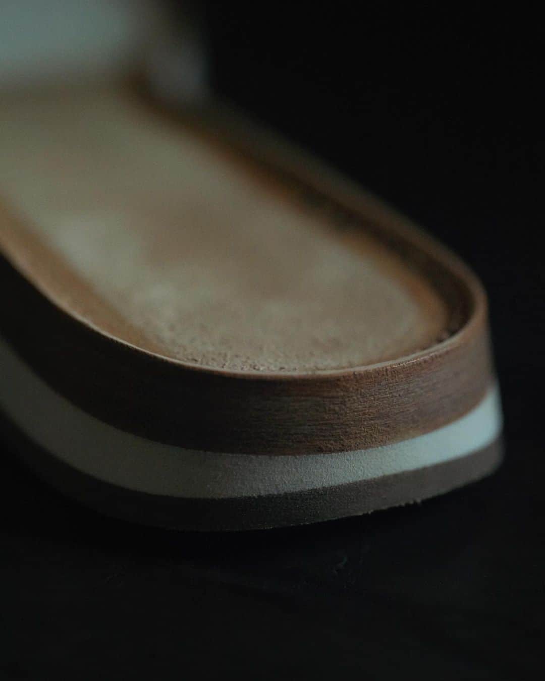 エンダースキーマのインスタグラム：「“manufacture” manual industrial products 08: layers of the sole made with leather, eva, and rubber⠀ ⠀ #manufacture #henderscheme」