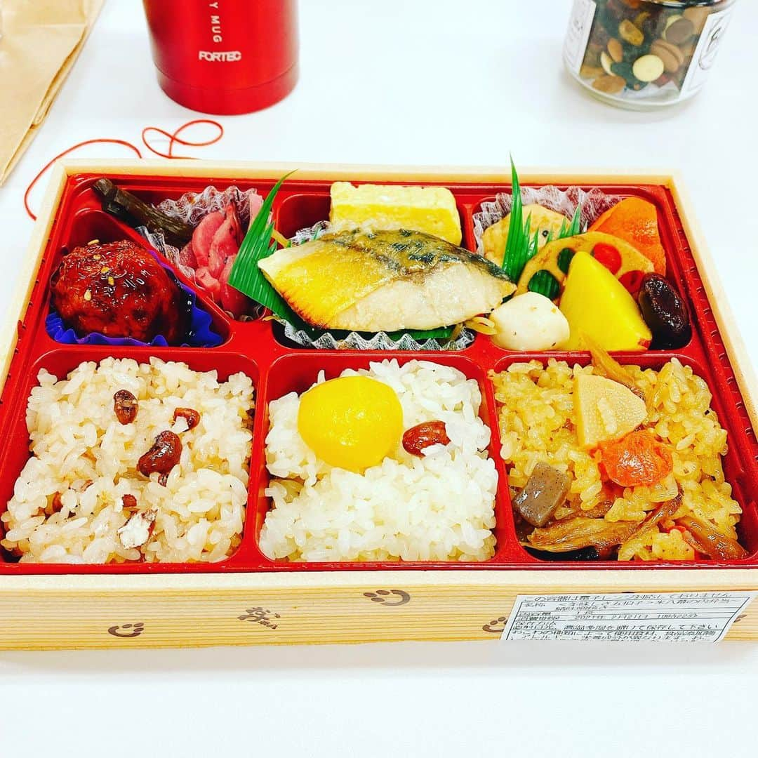 内田滋さんのインスタグラム写真 - (内田滋Instagram)「今日はある勉強をしに。 久々の弁当。 ロケっぽい。  #ロケ弁 #勉強 #めっちゃ楽しい」2月21日 12時08分 - shige_uchida