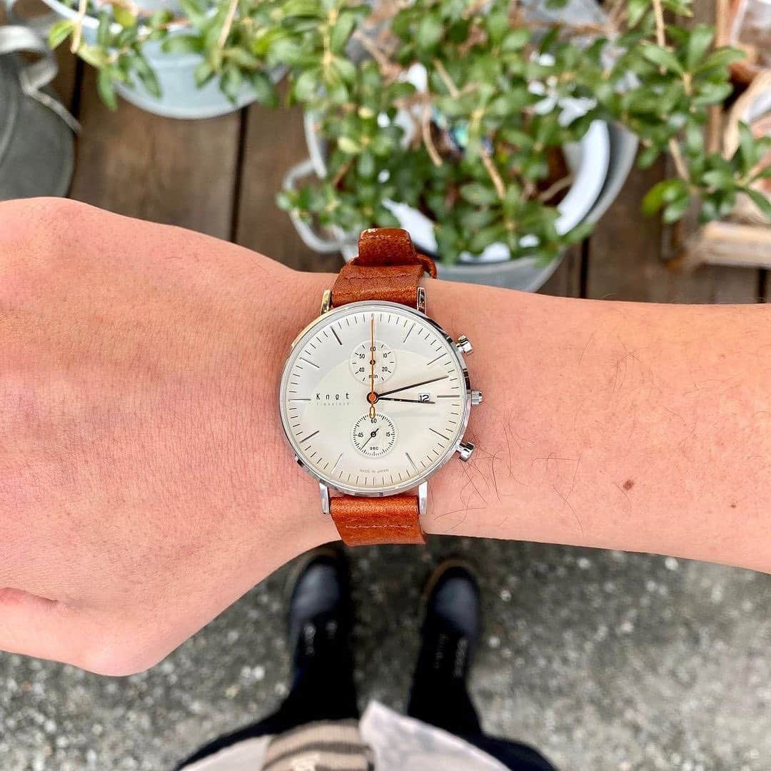 Maker's Watch Knot SGのインスタグラム：「One of our most popular watch face and strap  Watch CC-39SVIV Strap ST1-18BRSV  #knotsg #makerswatchknot #japanesewatch #minimalism #watchrobe」
