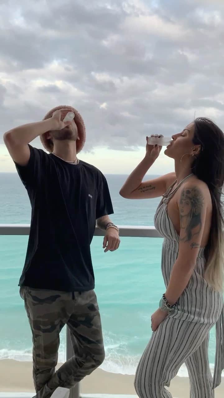 ジャック・ジョンソンのインスタグラム：「CASAMIGOS VIDEO OUT NOW! Cheers baby, link in biography @thedudacastro」