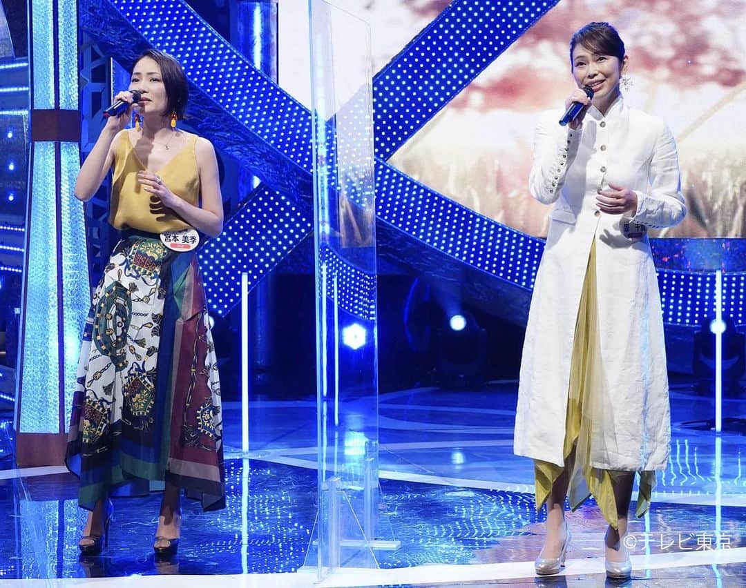 宮本美季のインスタグラム：「今夜18:30からテレビ東京「The カラオケバトル」デュエット対決は、あの方　@chika.midori  翠千賀ちゃんと「いのちの歌」を熱唱しまちた😌❤️是非見てねー！ #カラオケバトル」