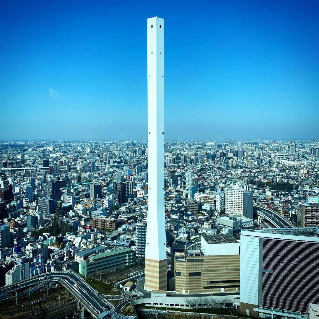 郷田ほづみのインスタグラム：「控室が高層ビルの27階。こんな景色。」