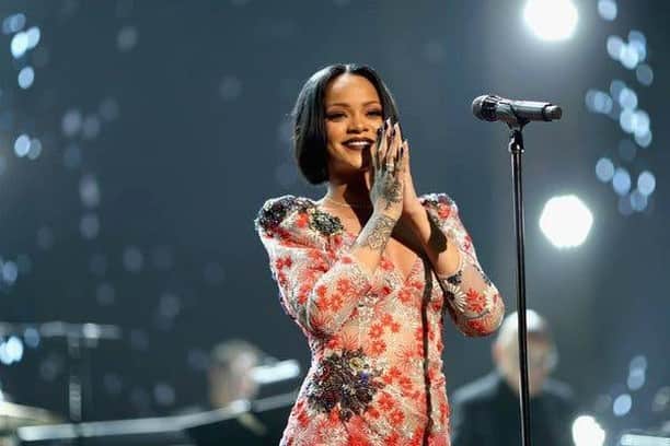 ライオネル・リッチーのインスタグラム：「A little throw back to a magical evening with Riri! Happy Birthday @badgalriri, keep on creating magic. ✨ #sayyousayme」