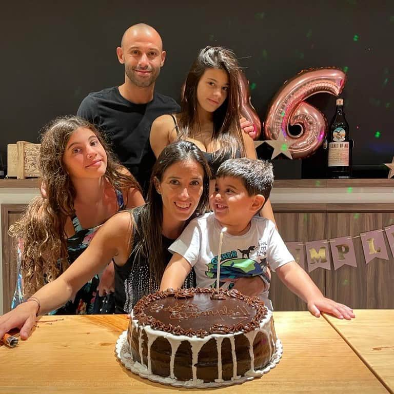 ハビエル・マスチェラーノのインスタグラム：「Feliz Cumple @fermorello85 !!! Buena vida para vos 😘」