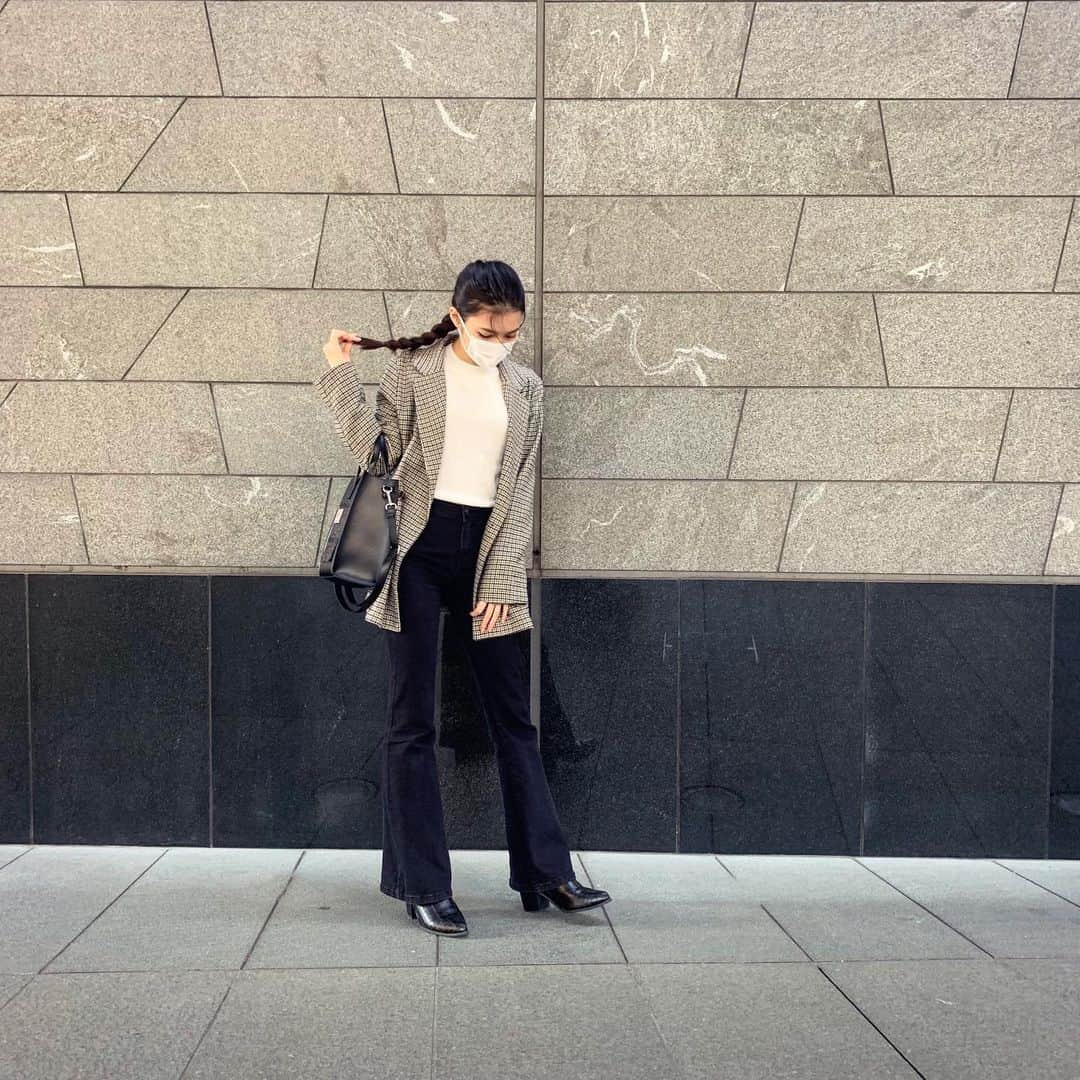 長見玲亜さんのインスタグラム写真 - (長見玲亜Instagram)「☕︎  jacket:  #whoswhochico  pants:  #bershka  bag:  #harristweed   今日はぽかぽかですね☀️ フルーツサンドが食べたい気分！！」2月21日 12時46分 - rea_nagami_official