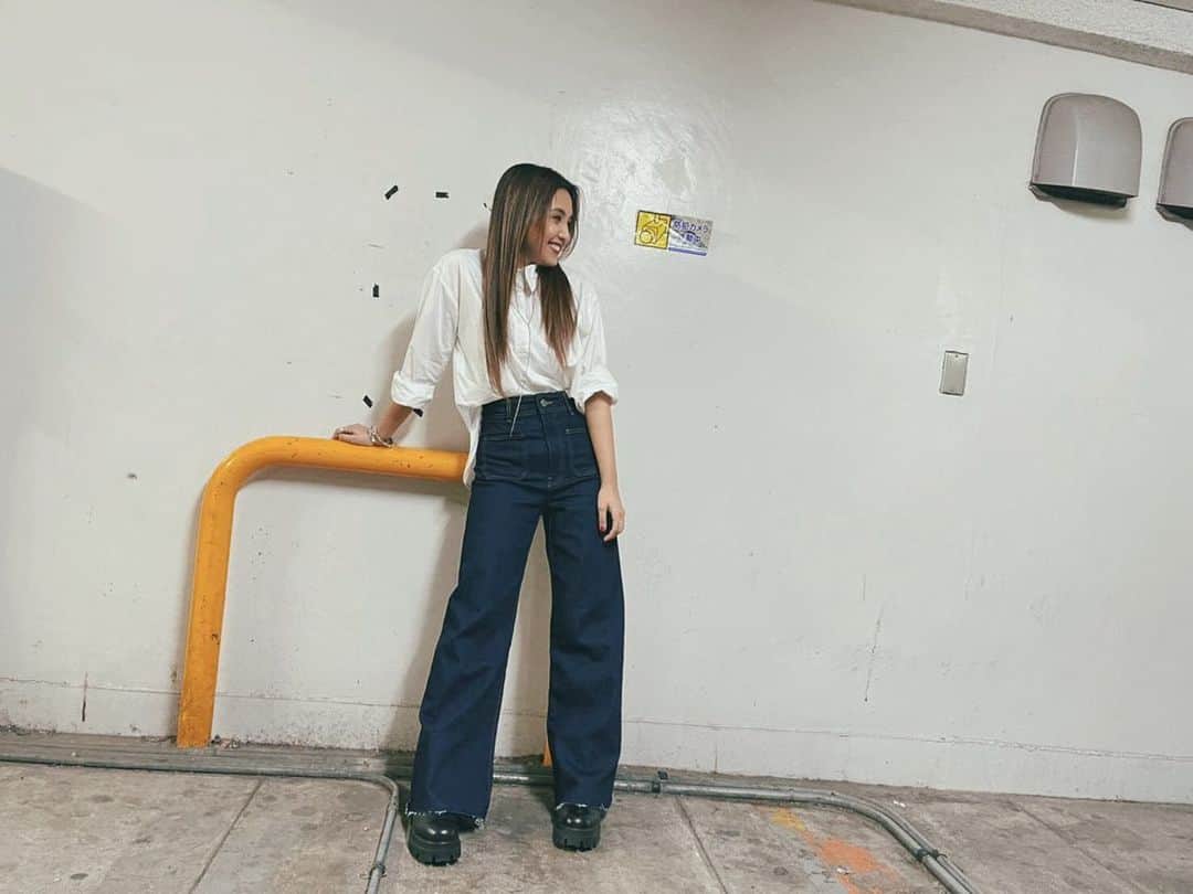 Beverlyさんのインスタグラム写真 - (BeverlyInstagram)「Keeping it simple 💙🤍💙🤍」2月21日 12時51分 - beverly_official_