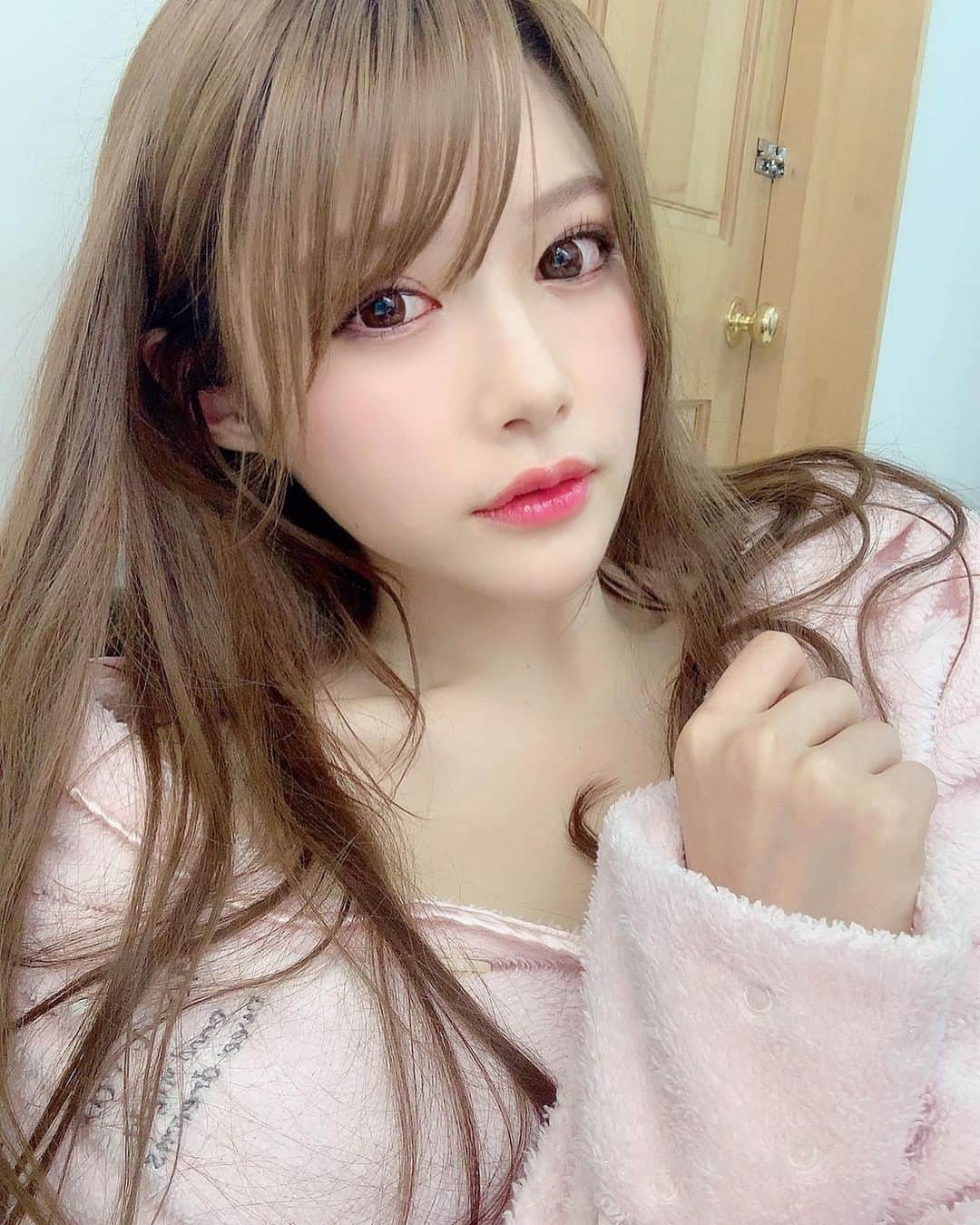 のインスタグラム：「休憩ちゅ❤︎ . refreshing time🌱 . 休息时间🪴 . #相沢みなみ  #休憩」