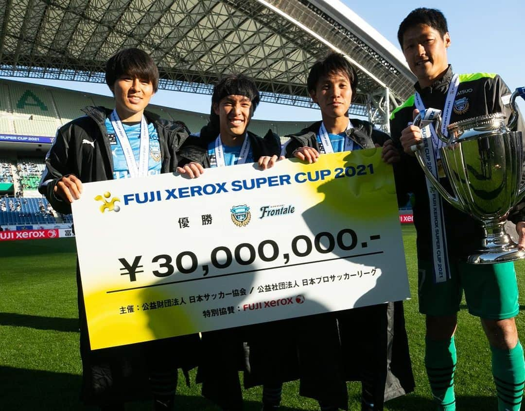 脇坂泰斗さんのインスタグラム写真 - (脇坂泰斗Instagram)「FUJI XEROX SUPERCUP 🏆 2021シーズン初タイトル。 U-18も勝利おめでとうございます！！ 会場に来てくれた方々、 テレビで応援してくれた方々ありがとうございます😊 ここから始まるシーズン、 良い時も悪い時も、共に戦いましょう！！ #川崎フロンターレ #frontale #8」2月21日 12時56分 - yasuto_wakizaka