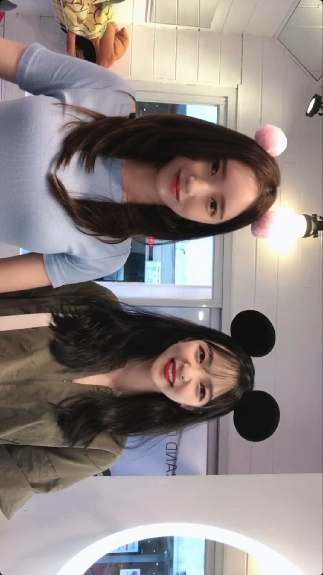 ユジョン のインスタグラム：「껌딱찌랑 예전영상ㅎ」