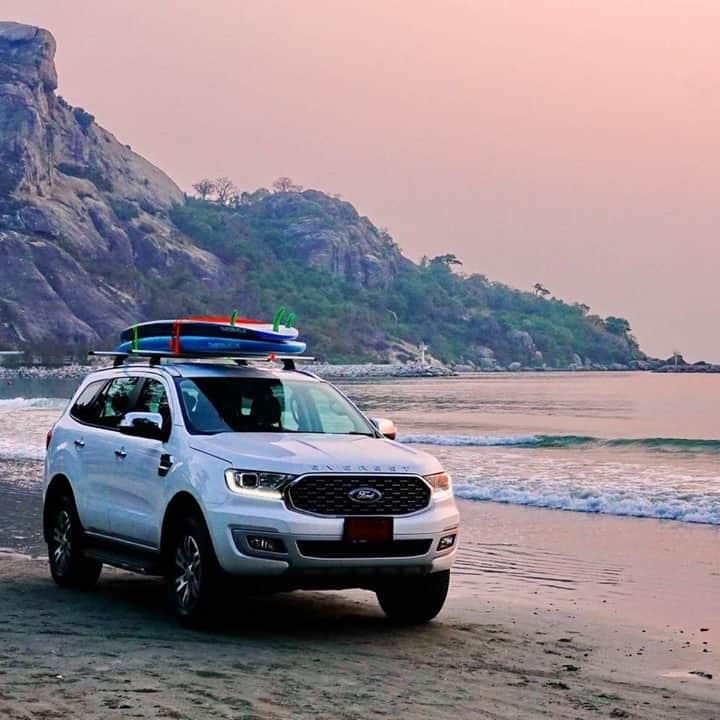 Ford Thailandのインスタグラム：「Adventure time 🏄  📷 by นิตยสารอสท. #ฟอร์ดเอเวอเรสต์ #FordEverest  #FordEverestThailand #SUV #Beachlife」