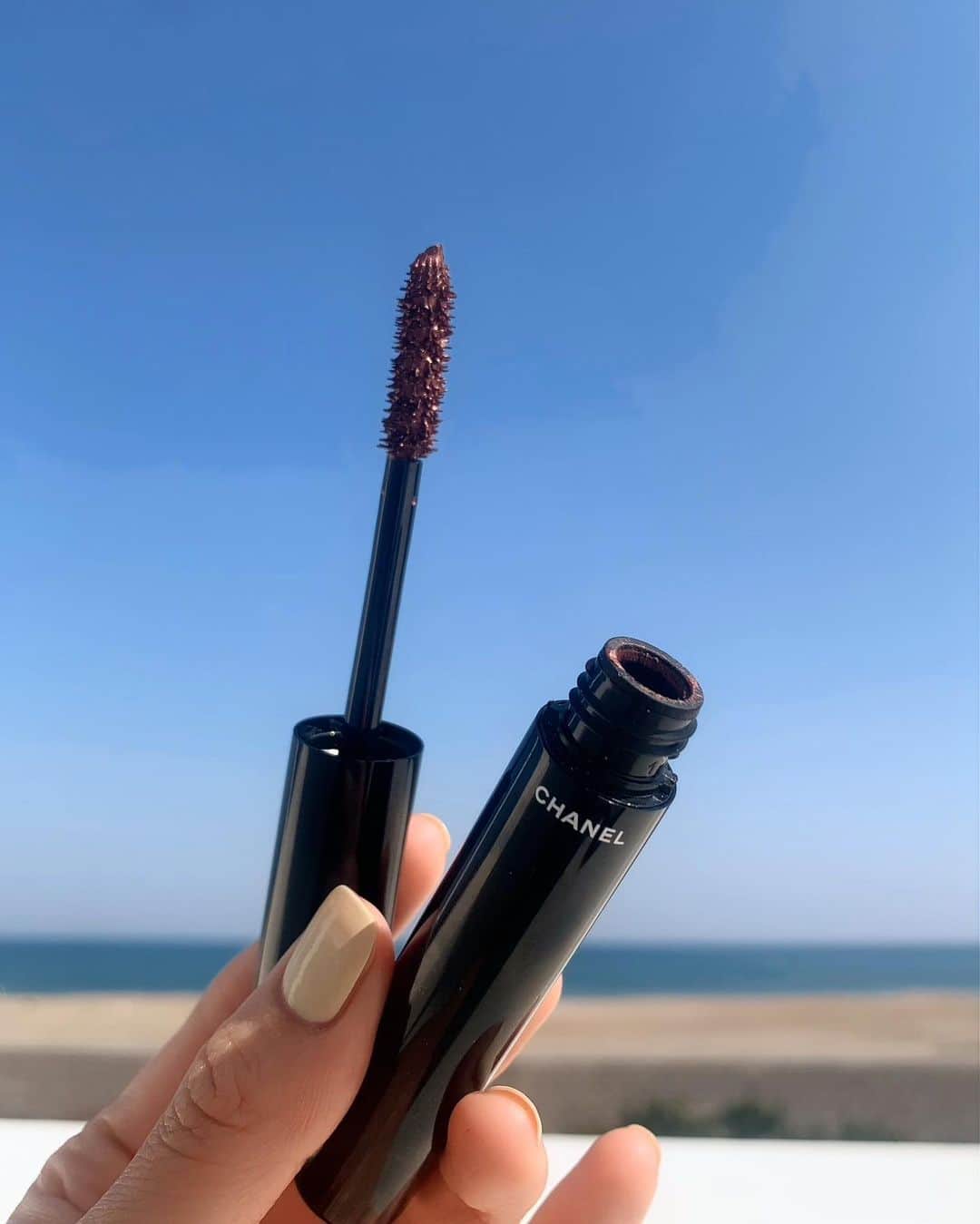 佐川理佳のインスタグラム：「metal terracotta🤎 LE VOLUME DE CHANEL🤎 @chanel.beauty」