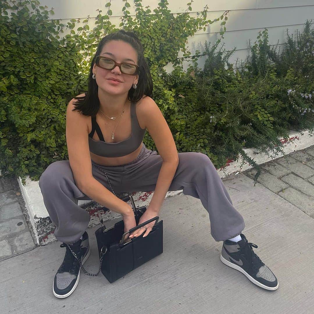 のインスタグラム：「self care days are spent in @alo 💜」