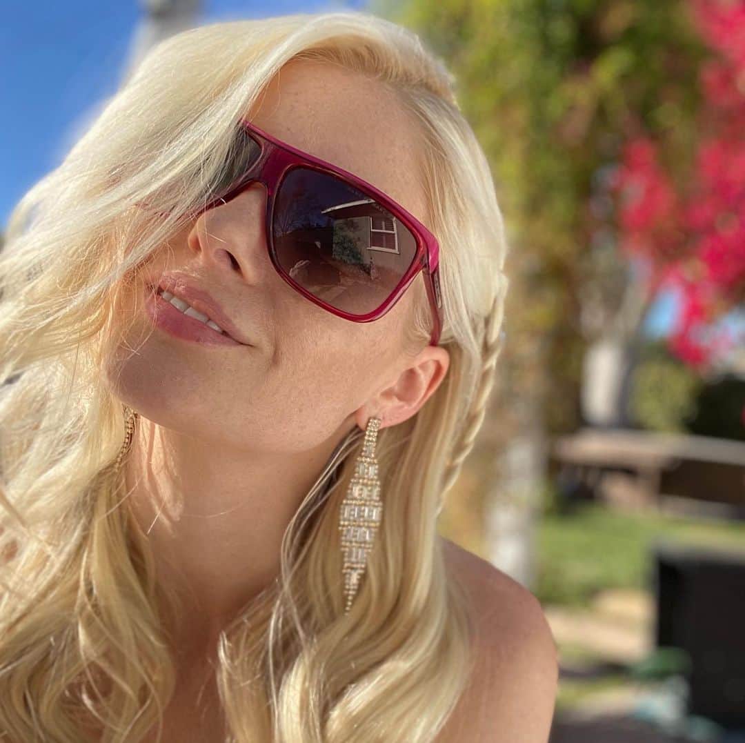 Charlotte Stokelyさんのインスタグラム写真 - (Charlotte StokelyInstagram)「Happy Stokely ☀️ My friends call me Stokes or Stokely, what’s your nickname? #charlottestokely #sunnydays #freckles」2月21日 13時22分 - charlottestokely