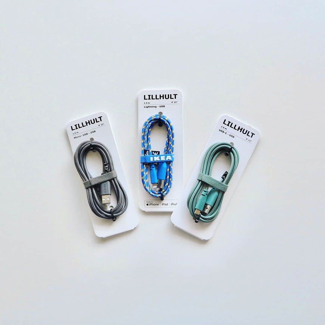 のインスタグラム：「なにかと充電するのに必要なUSBケーブル。最近買ったIKEAのケーブルがかわいい。  Micro USB、 Lightning、USB-Cといろいろ揃ってて、色まで選べて、地味にうれしい。  #IKEA」