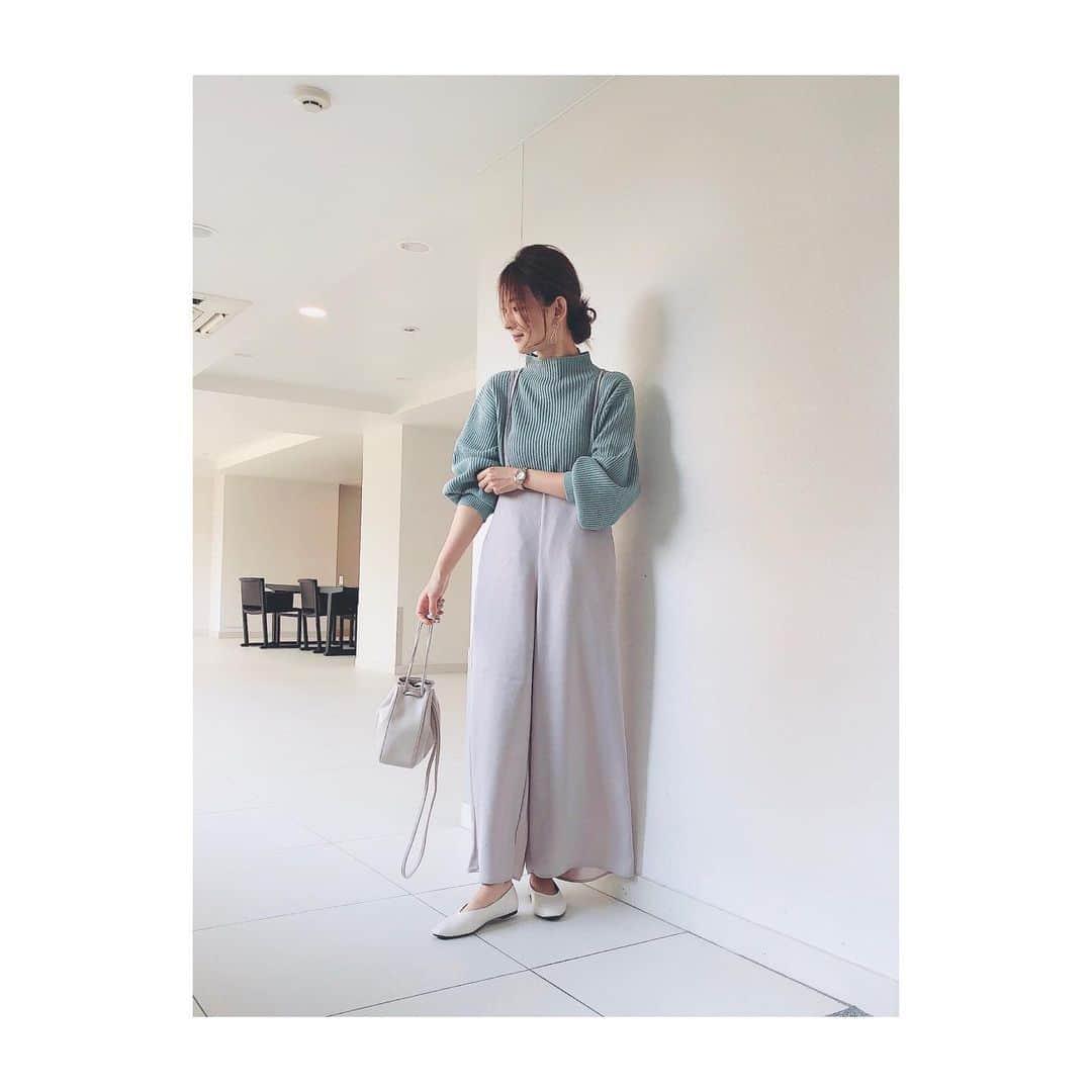 花清まゆこさんのインスタグラム写真 - (花清まゆこInstagram)「いい天気♡ 上着いらず！！！  #fashion  #ファッション　#春コーデ  #春ファッション　#サロペット　#靴　#bag #gu @gu_for_all_  #ニット　#andme #男の子ママ  #アラフォーコーデ #アラフォーママ #兄弟ママ  #ベージュコーデ  #ミントグリーン　#サロペットコーデ」2月21日 13時54分 - mayuusa610