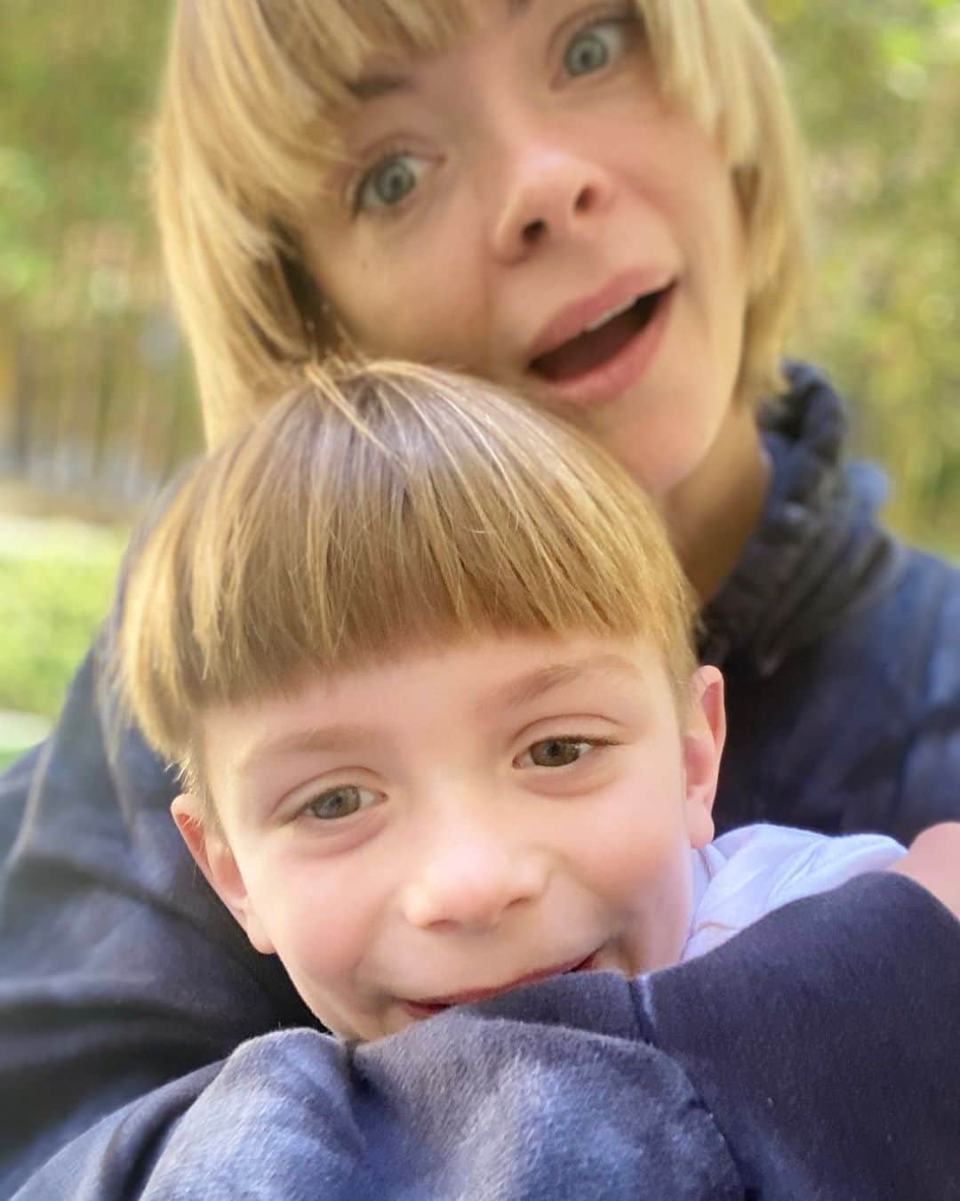 ジェイミー・キングのインスタグラム：「Stay real. Stay silly. Stay loving. With my lion baby boy Leo Thames.」