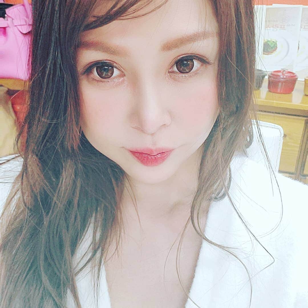 今藤霧子のインスタグラム：「今日は通い始めたフランス料理教室に来てます💕 I'm coming to the French cooking class that I started attending today🇫🇷🥖🍳🔪🎽 #料理きょうしつ  #フランス料理教室 #kirikoimafuji  #kiriko  #今藤霧子 #frenchcooking  #cookinglessons」